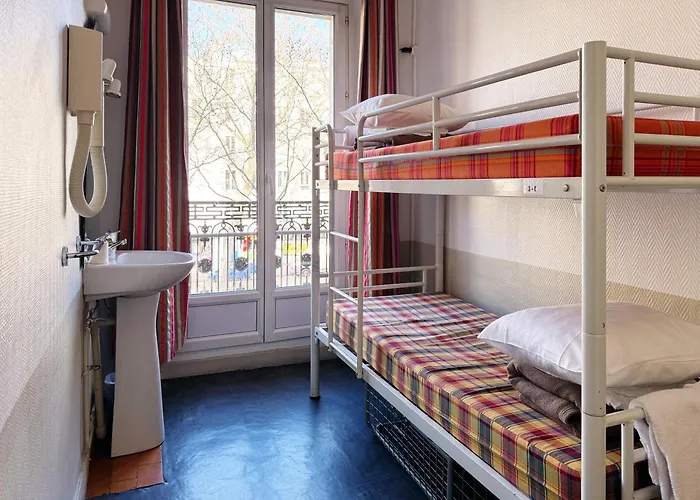 Le Regent Montmartre By HiphophostelsHostel